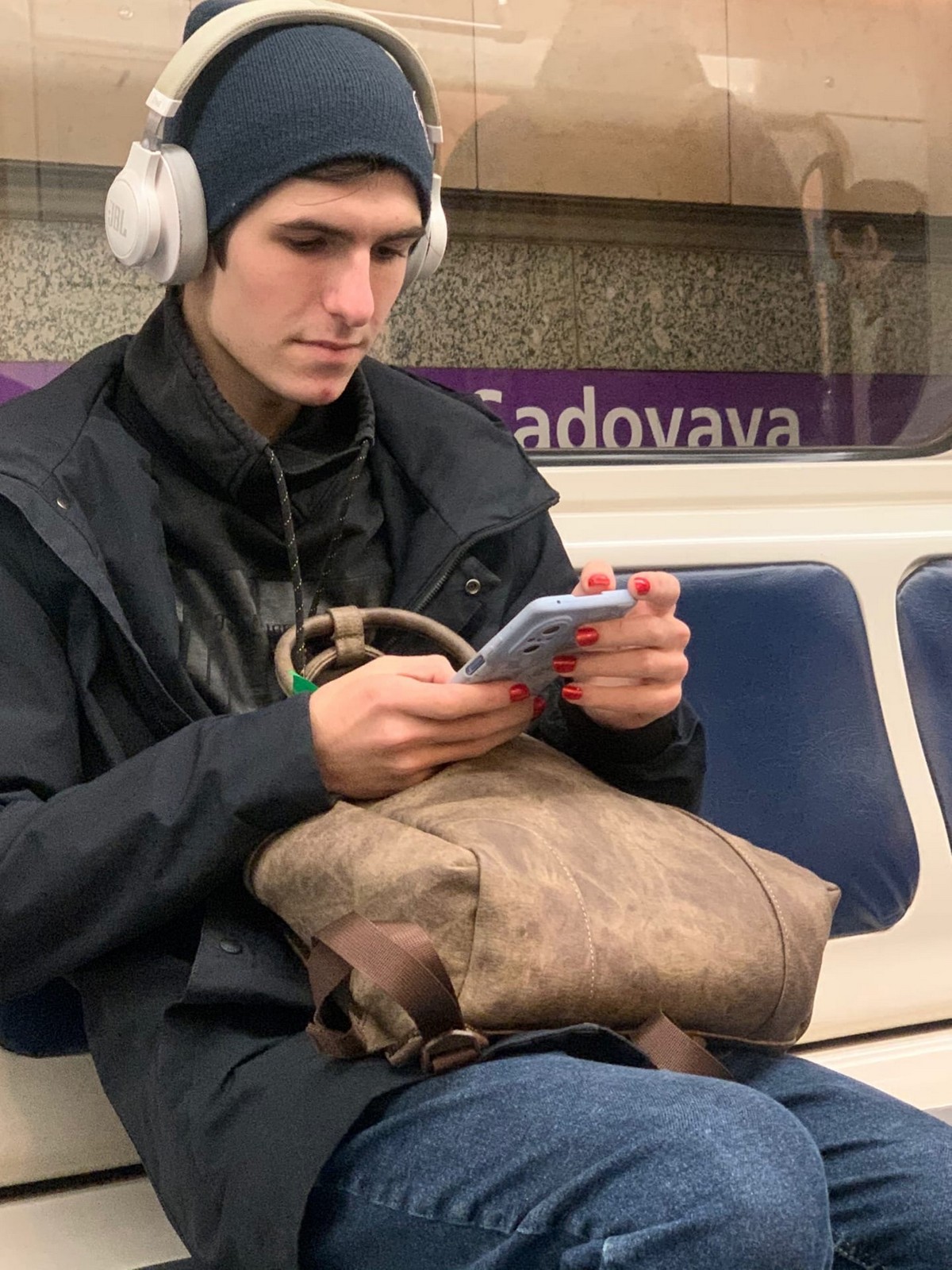 Strange People In The Subway (23 pics)