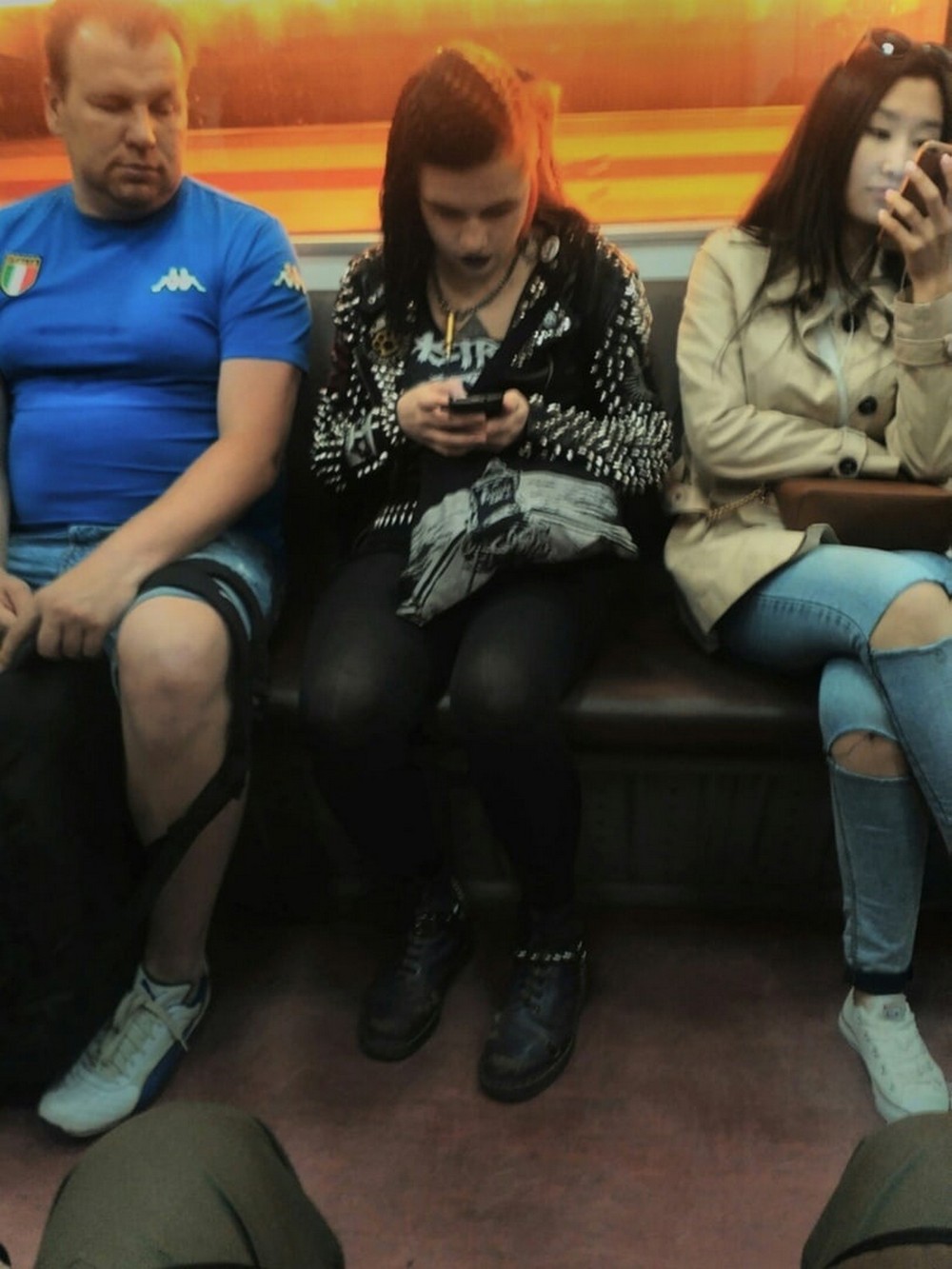 Strange People In The Subway (23 pics)