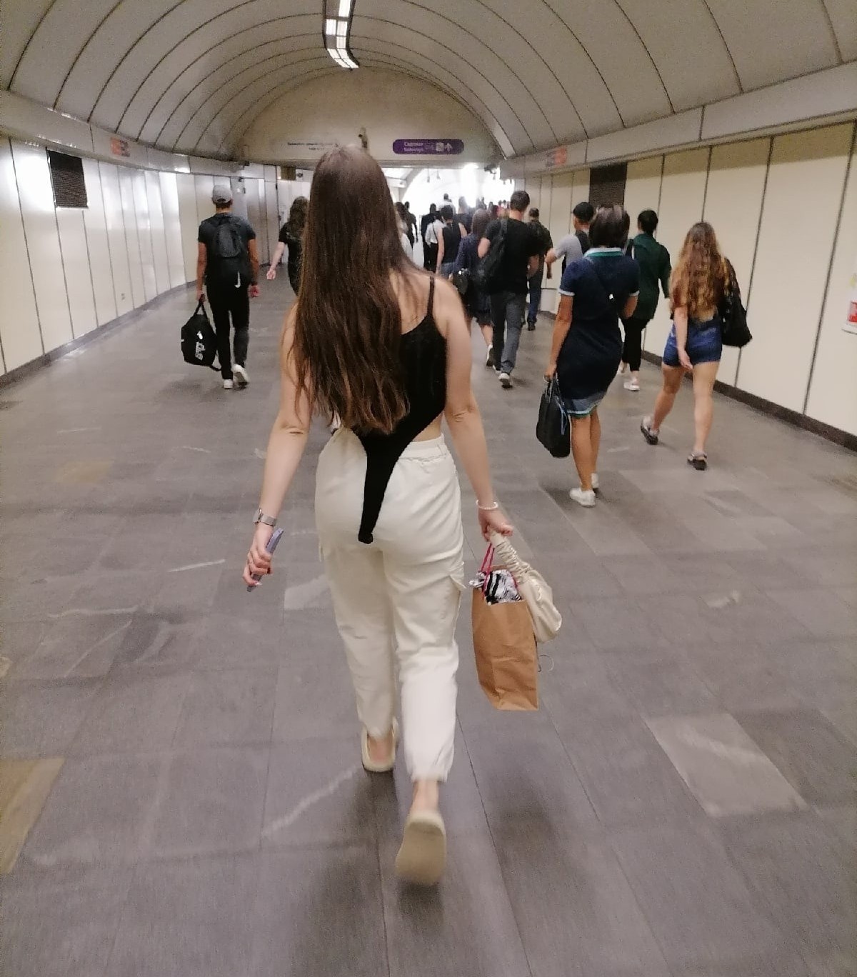 Strange People In The Subway (23 pics)
