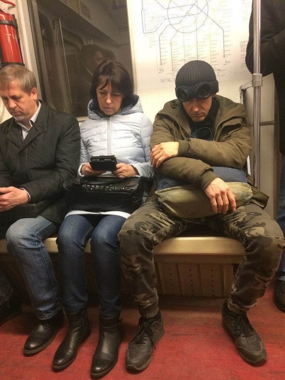 Strange People In The Subway (23 pics)