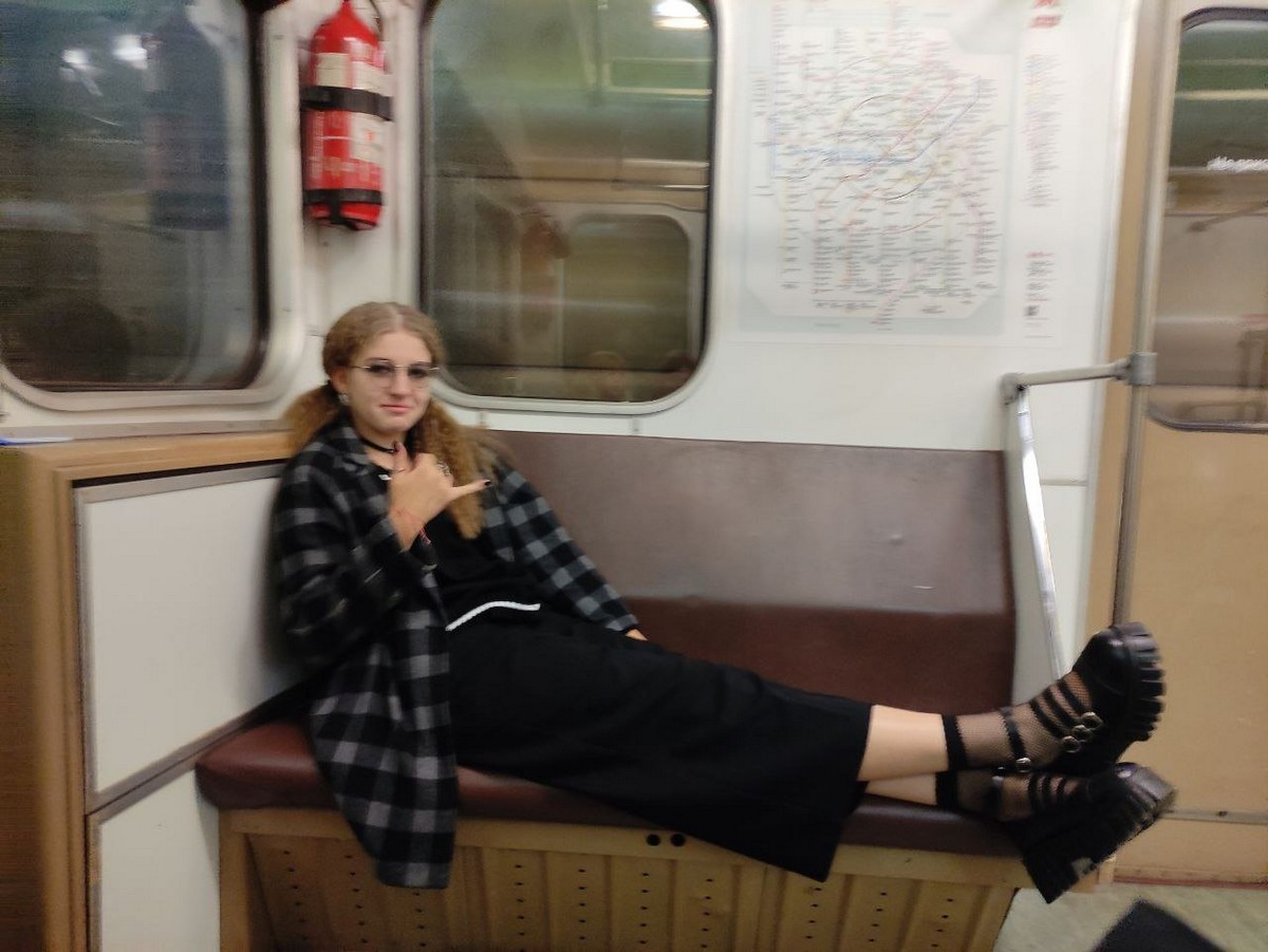 Strange People In The Subway (23 pics)