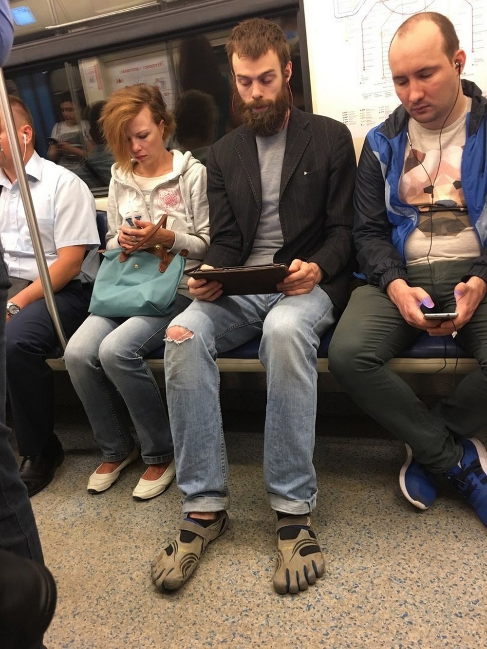 Strange People In The Subway (23 pics)