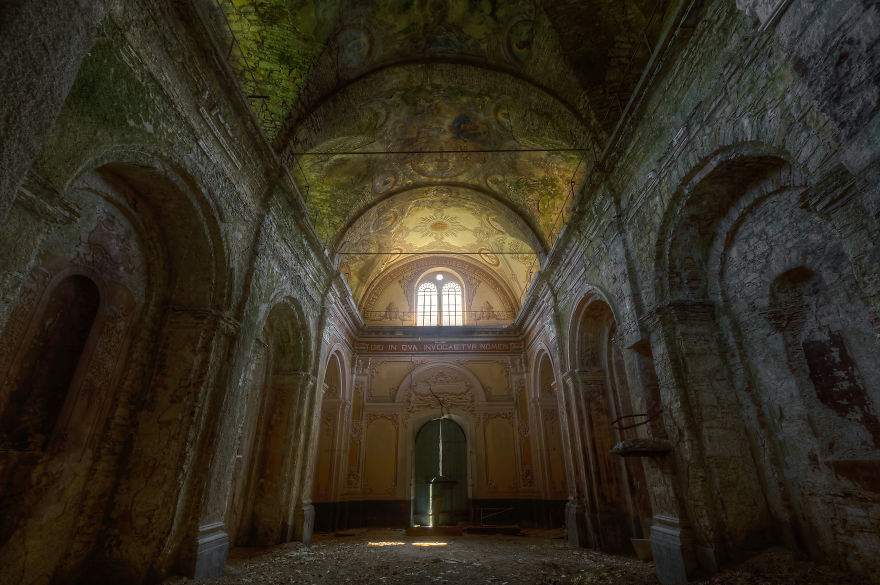 Beautiful Abandoned Places (18 pics)