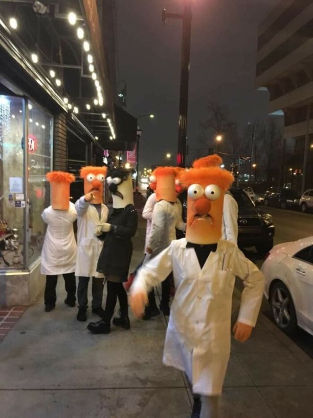 What Is Going On Here? (24 pics)