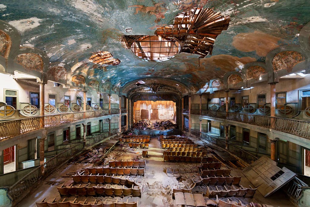 Beautiful Abandoned Places (17 pics)