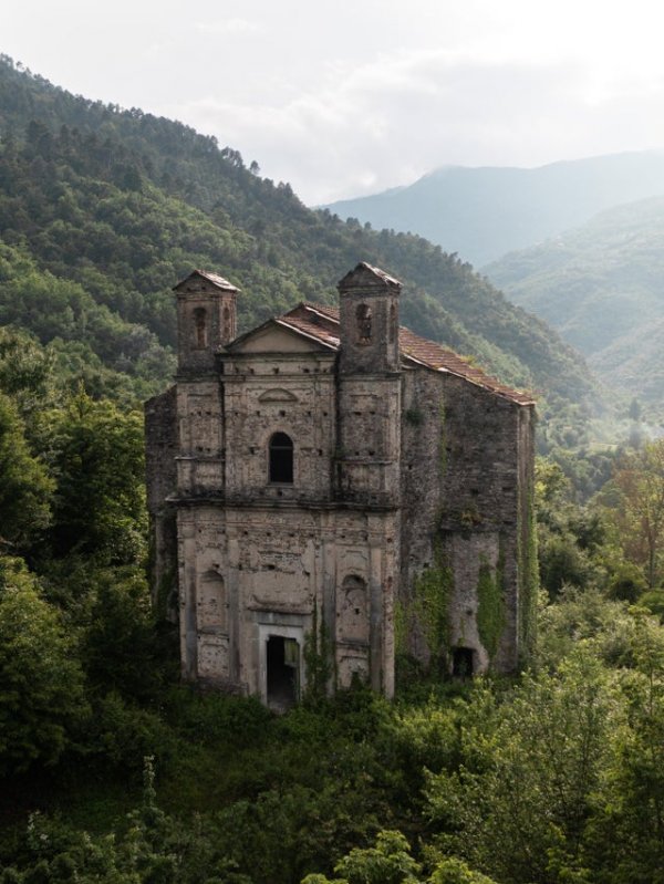 Beautiful Abandoned Places (17 pics)