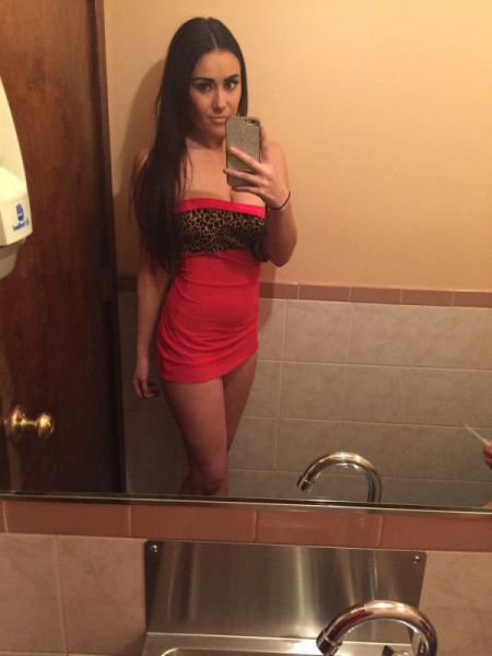 Girls In Dresses (25 pics)