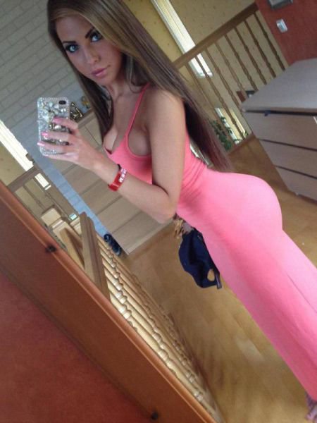 Girls In Dresses (25 pics)