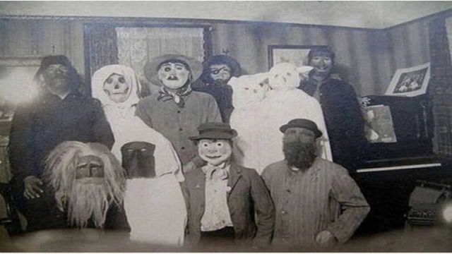 Creepy Halloween Costumes From The Past (19 pics)