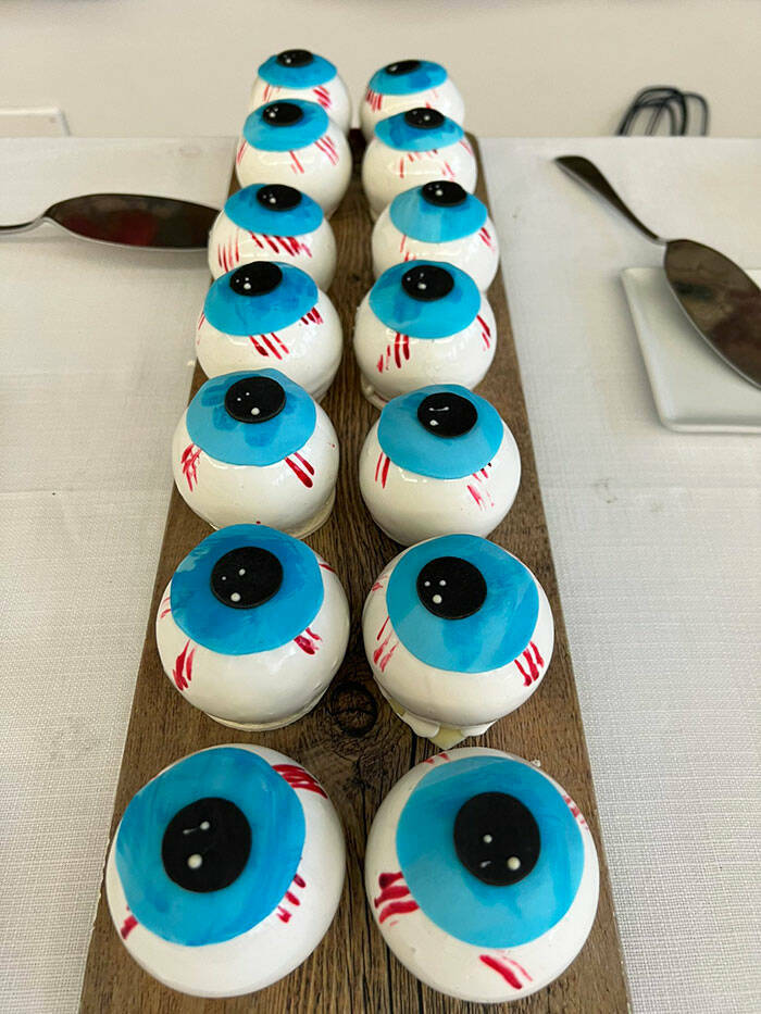 Awesome Halloween Dishes (24 pics)