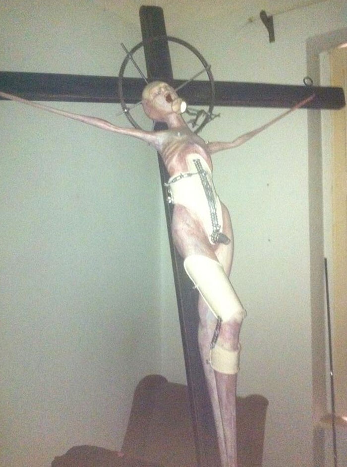 Odd Finds In Old Houses (20 pics)