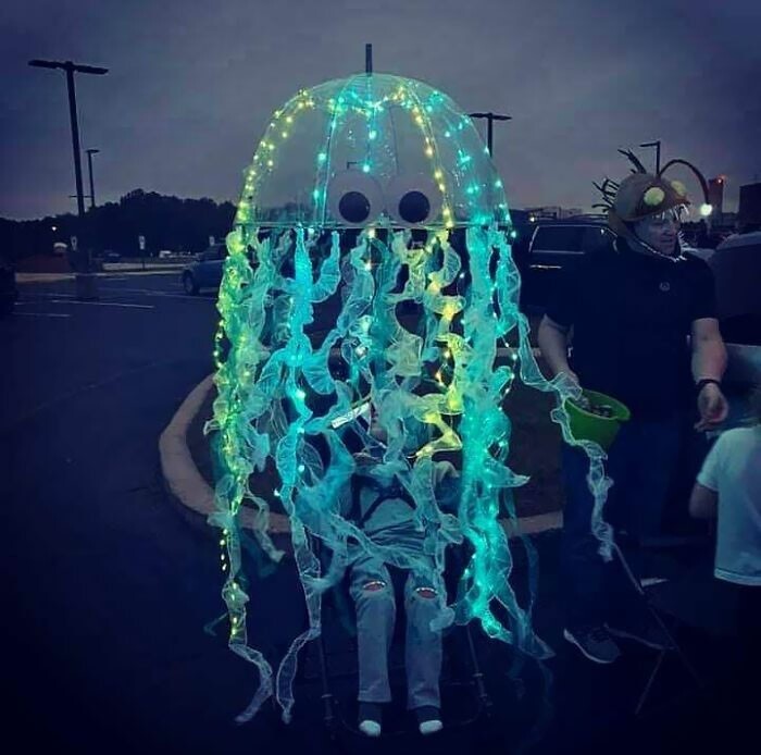 Halloween Costumes For People With Disabilities (23 pics)