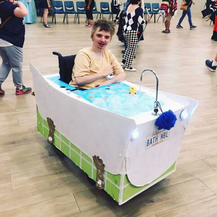 Halloween Costumes For People With Disabilities (23 pics)