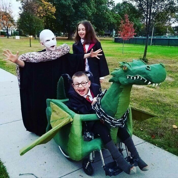 Halloween Costumes For People With Disabilities (23 pics)
