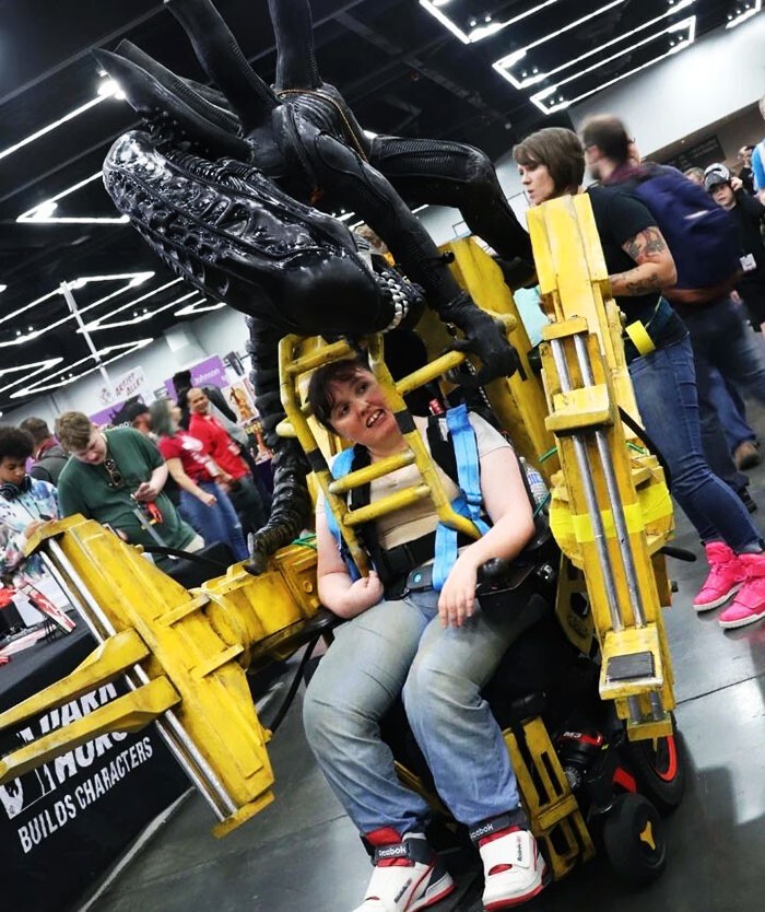 Halloween Costumes For People With Disabilities (23 pics)