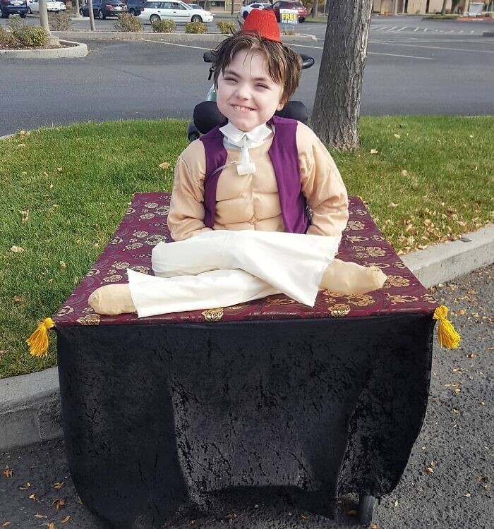 Halloween Costumes For People With Disabilities (23 pics)