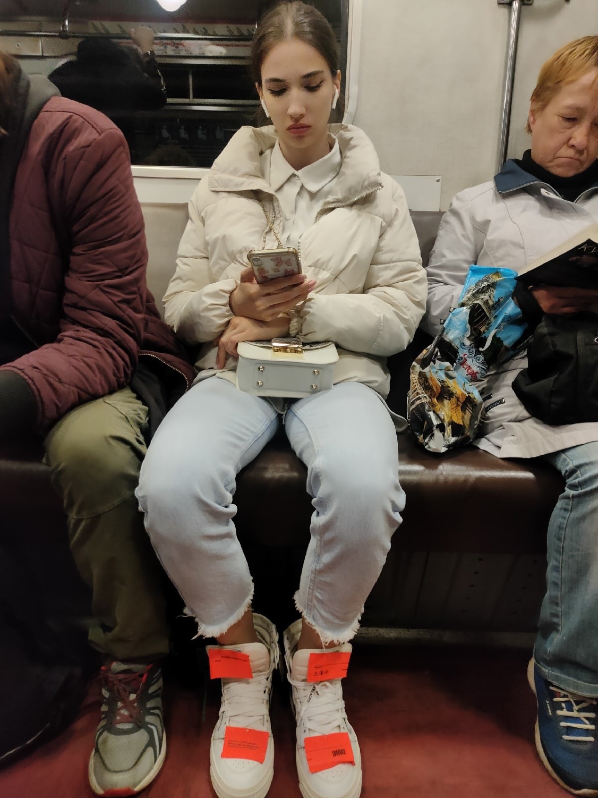 Unusual People In The Subway (22 pics)