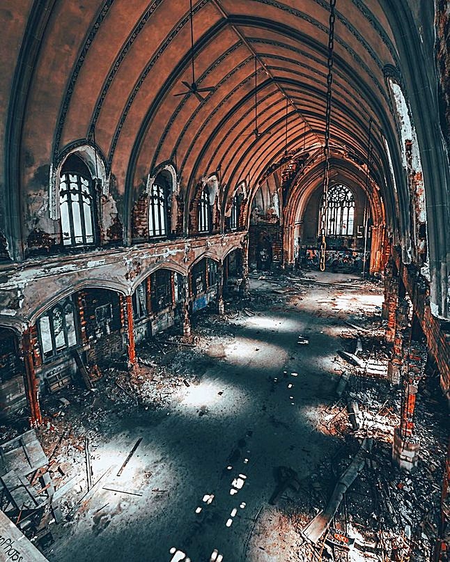 Beautiful Abandoned Places (21 pics)