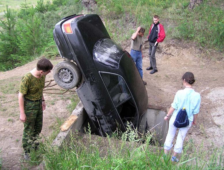 Weird Car Crashes (21 pics)