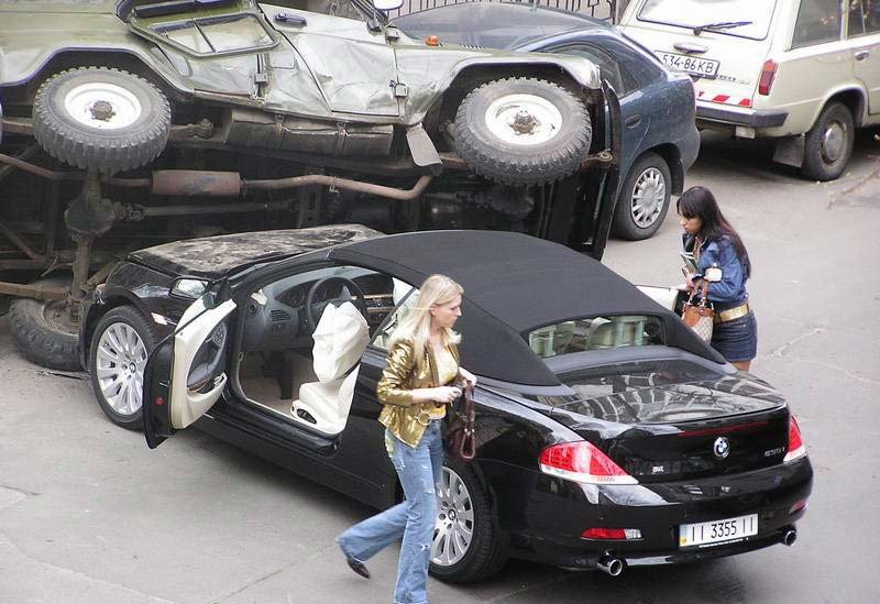 Weird Car Crashes (21 pics)