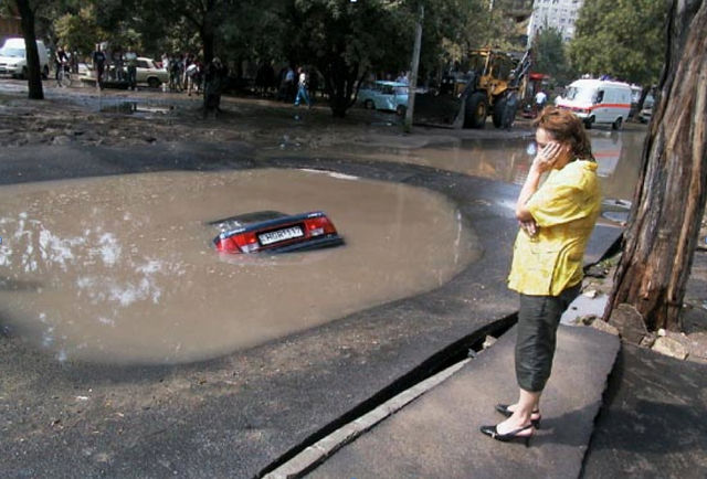 Weird Car Crashes (21 pics)