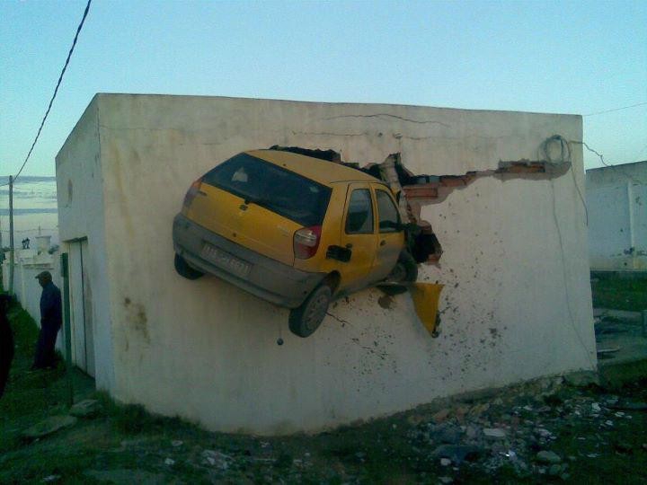 Weird Car Crashes (21 pics)