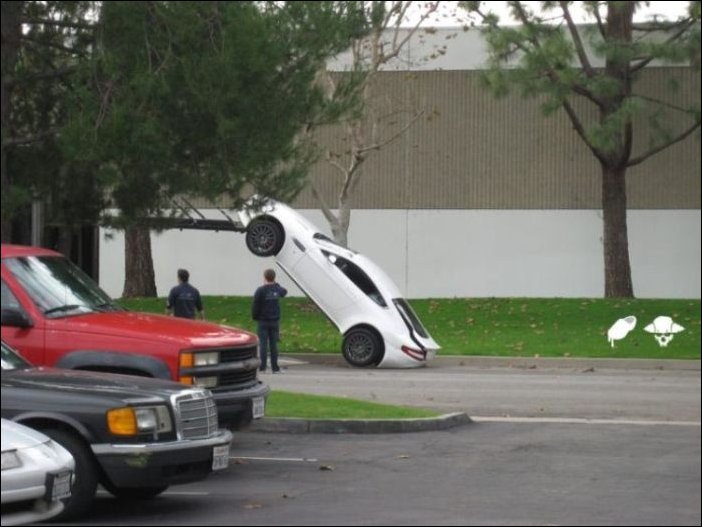 Weird Car Crashes (21 pics)