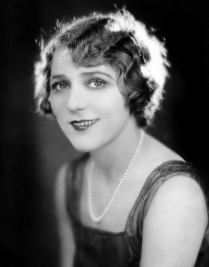 Beautiful Photos Of Girls From The Past (18 pics)