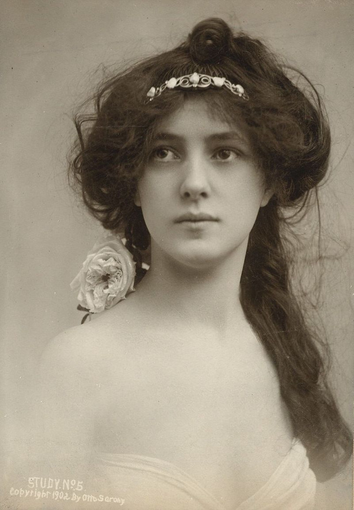 Beautiful Photos Of Girls From The Past (18 pics)