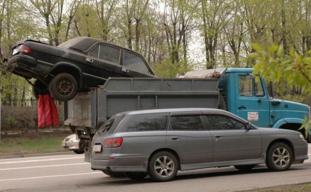 Weird Car Crashes (15 pics)