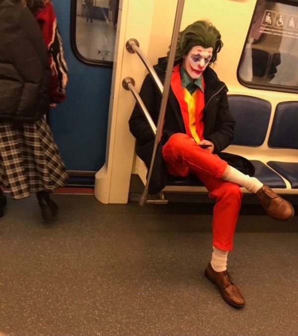 Odd People In The Subway (20 pics)