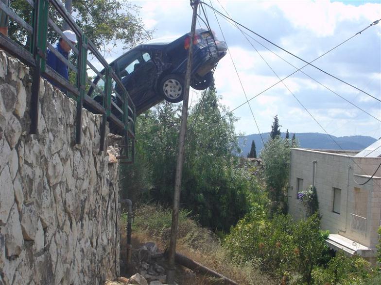 Weird Car Crashes (15 pics)