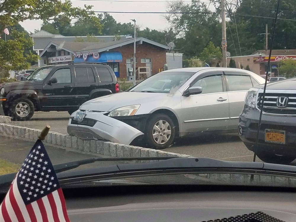 Weird Car Crashes (15 pics)