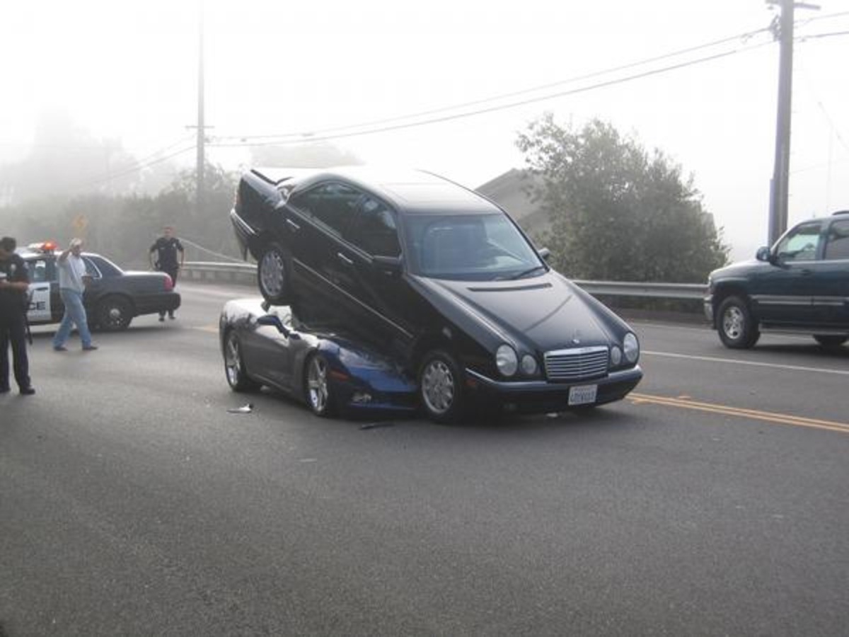 Weird Car Crashes (15 pics)