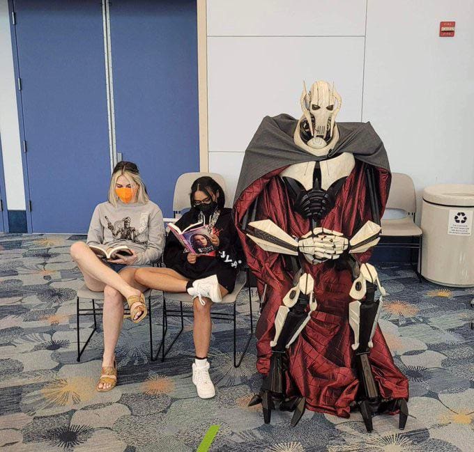 People In Strange Costumes (14 pics)