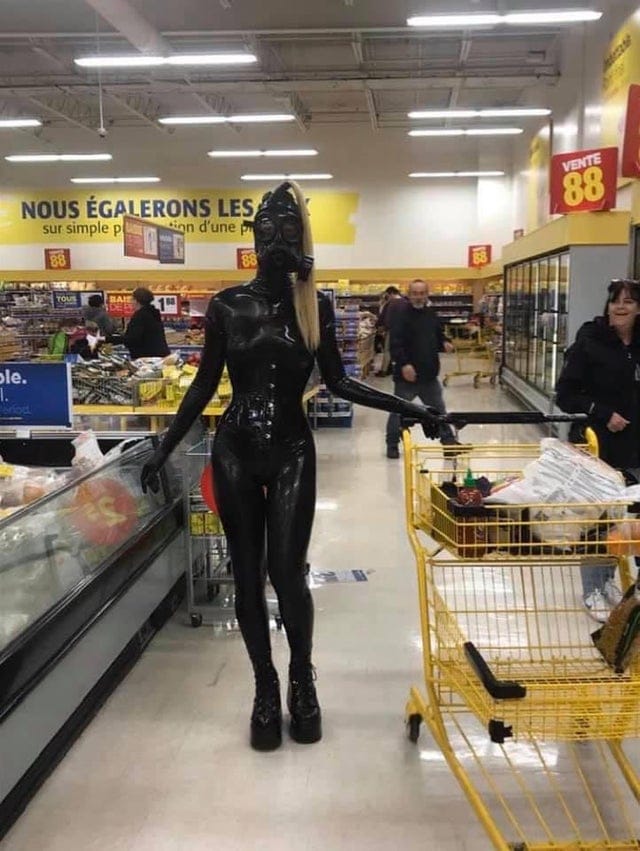 People In Strange Costumes (14 pics)