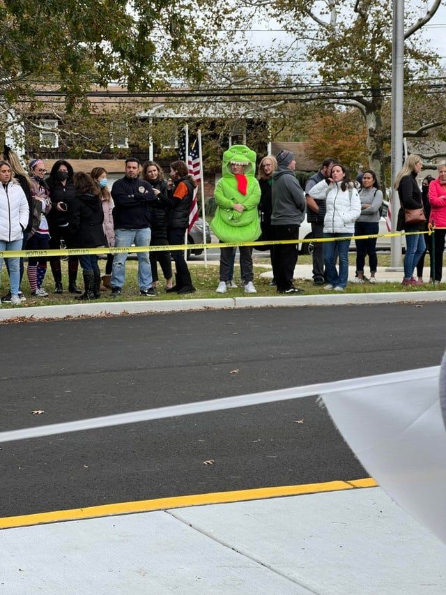 People In Strange Costumes (14 pics)