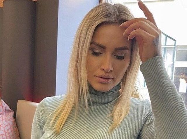 Braless Girls (31 pics)