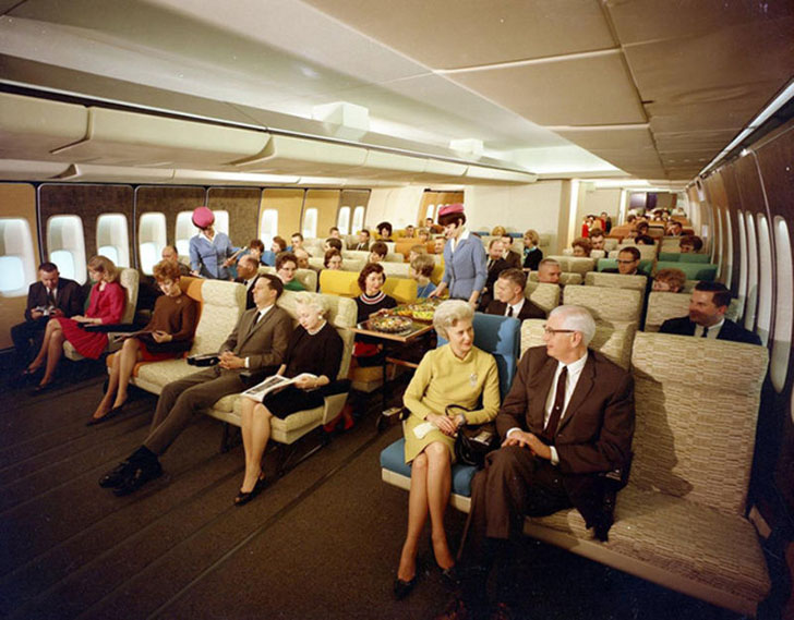 Interior Of Boeing-747 From The 70's (21 pics)