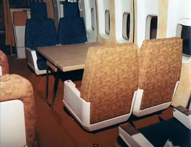 Interior Of Boeing-747 From The 70's (21 pics)