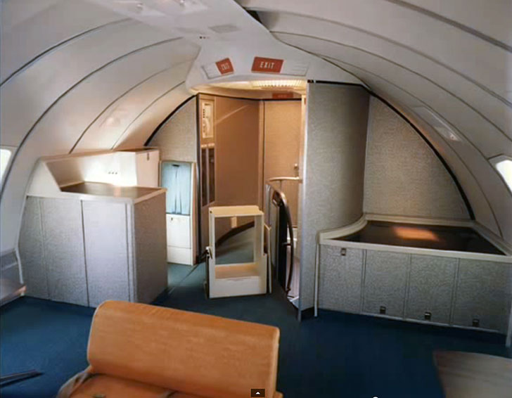 Interior Of Boeing-747 From The 70's (21 pics)