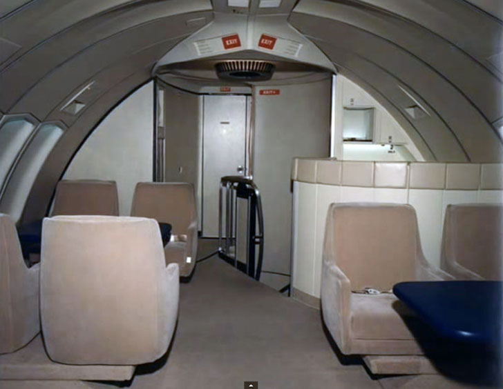 Interior Of Boeing-747 From The 70's (21 pics)
