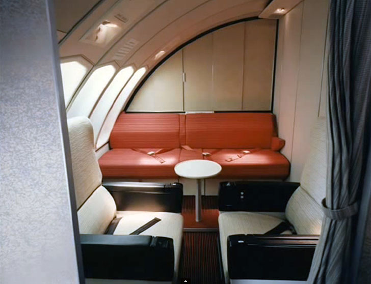 Interior Of Boeing-747 From The 70's (21 pics)