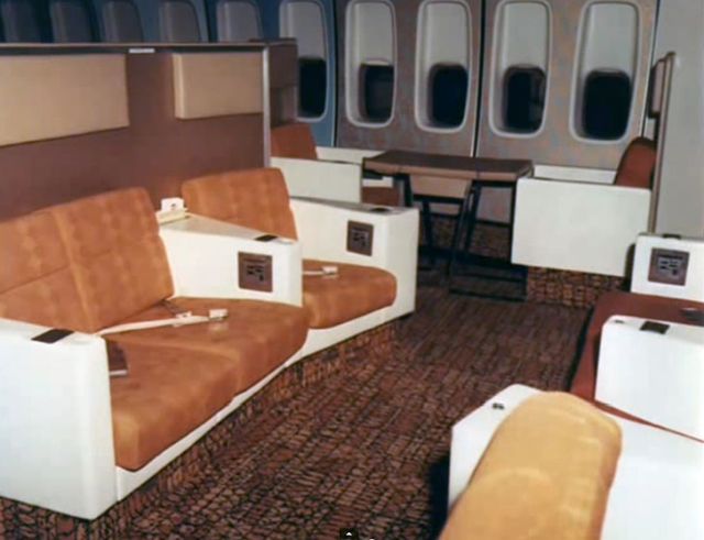 Interior Of Boeing-747 From The 70's (21 pics)