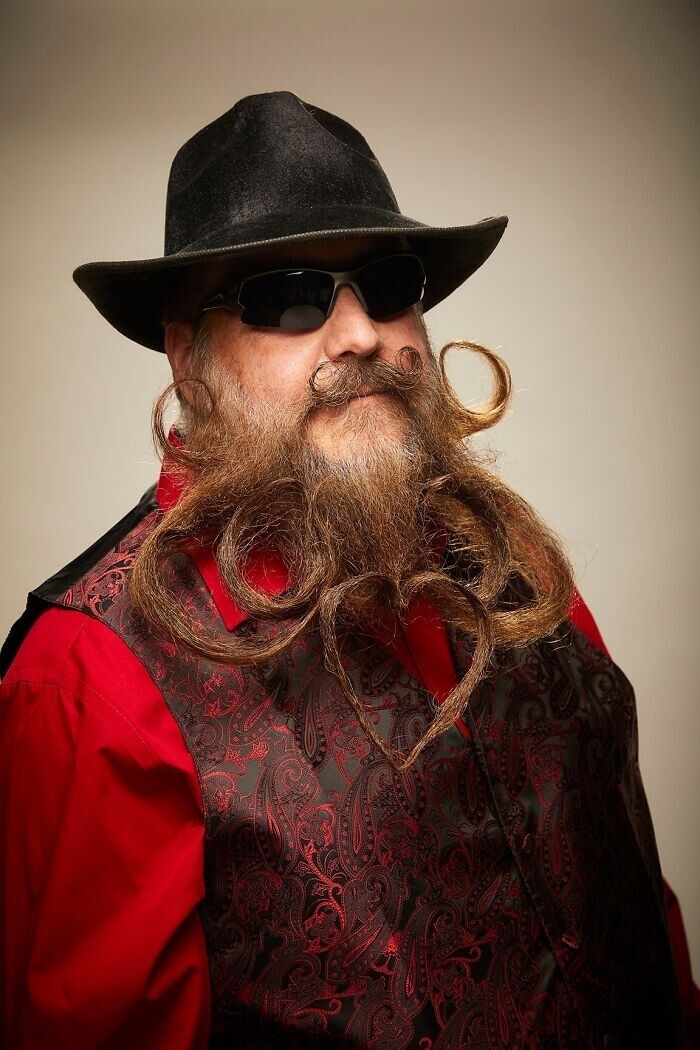 Men With Unusual Mustaches And Beards (27 pics)