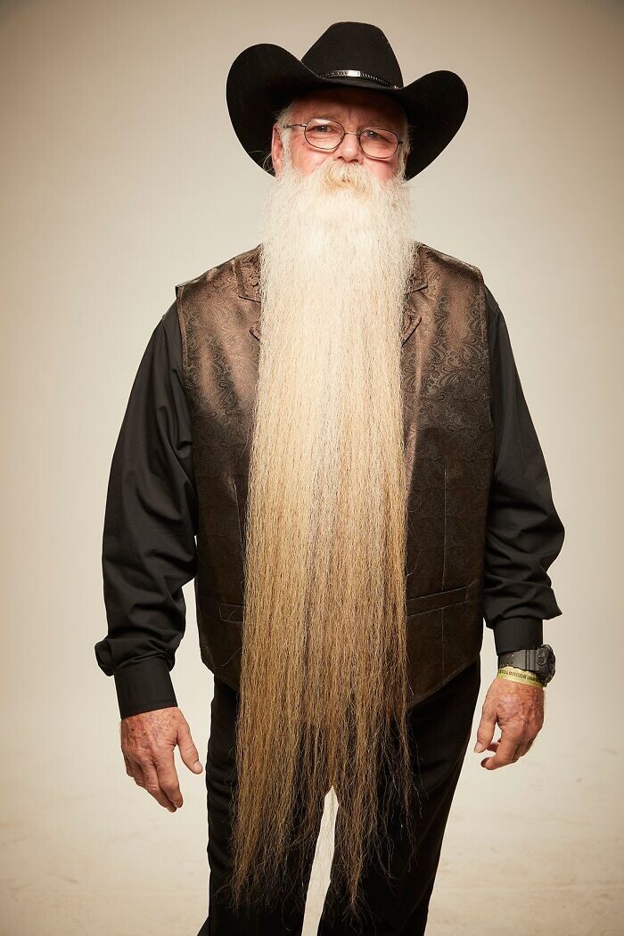 Men With Unusual Mustaches And Beards (27 pics)