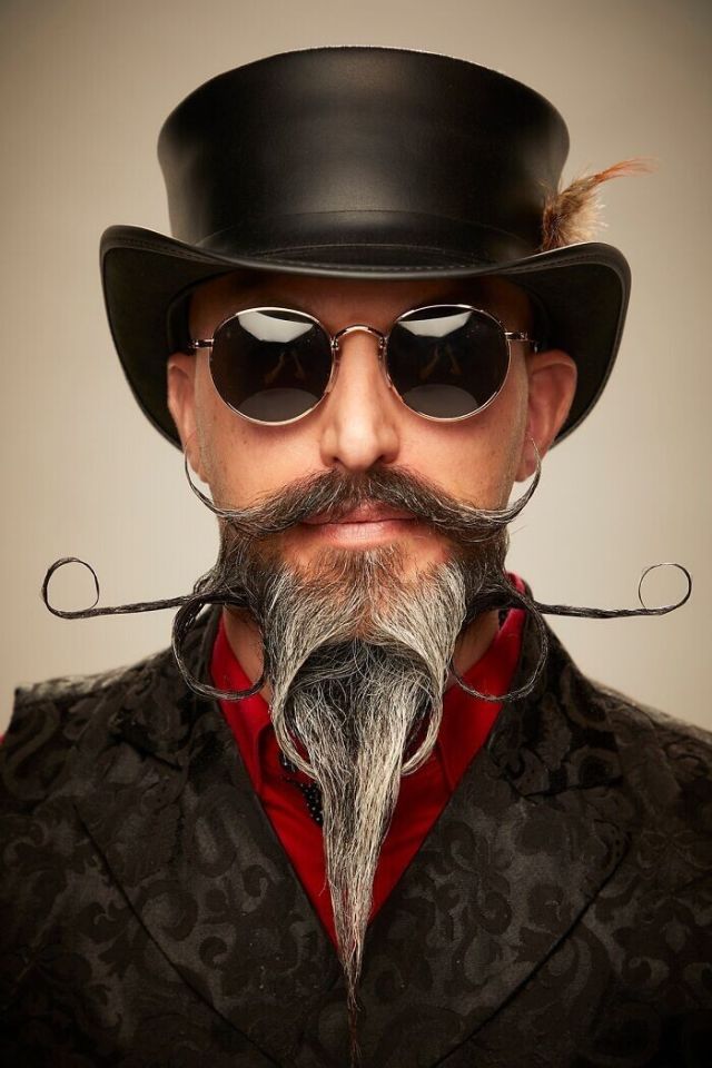 Men With Unusual Mustaches And Beards (27 pics)