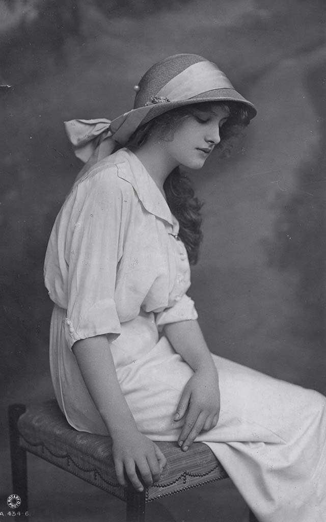 Beautiful Women Photos From The Past (20 pics)