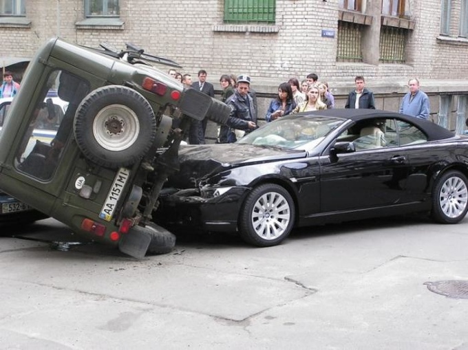 Weird Car Crashes ( 20 pics)