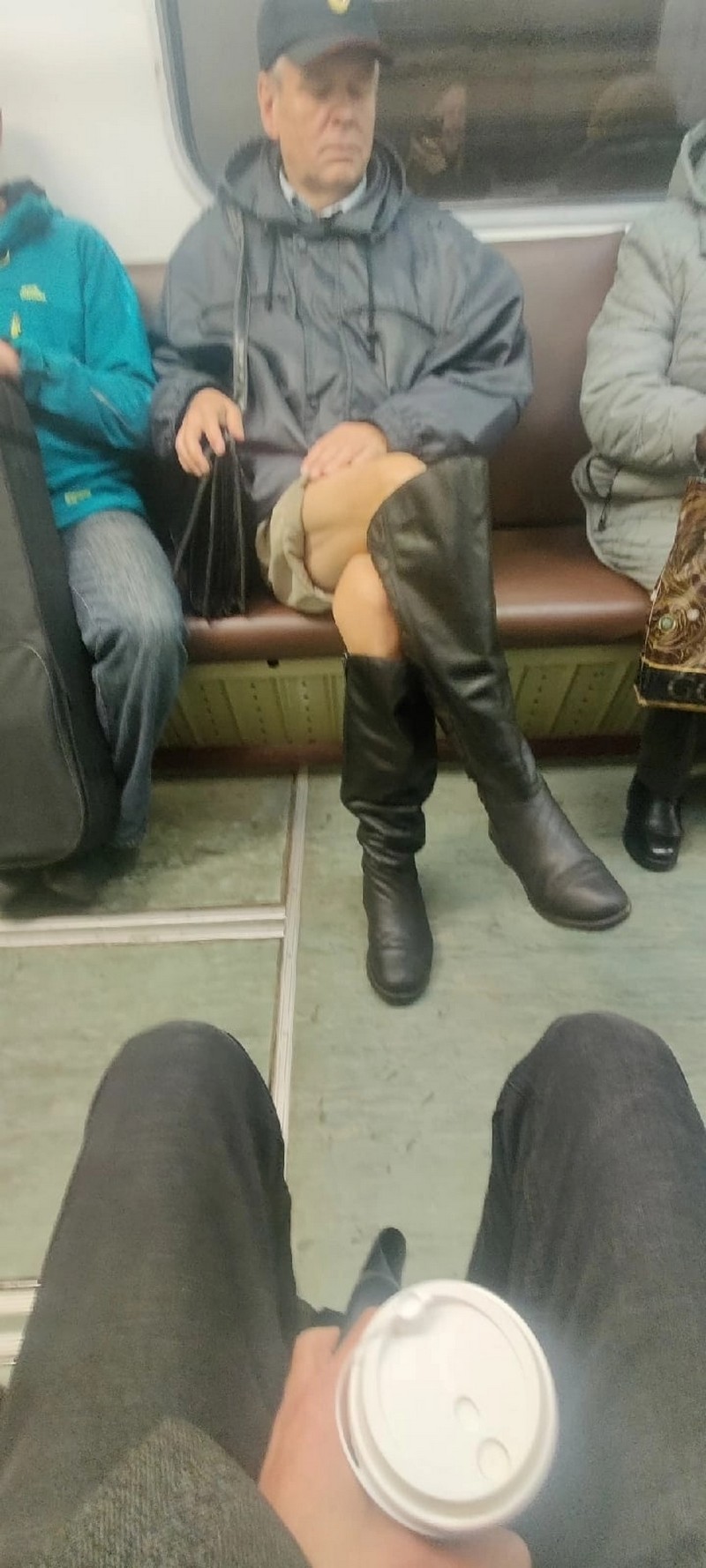 Strange People In The Subway (24 pics)